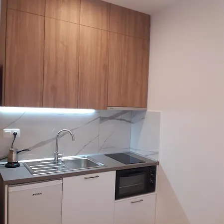 Lithos * Káto Loutrákion