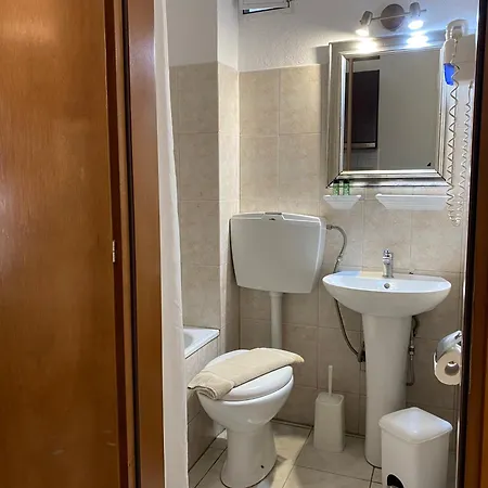 アパート Lithos Káto Loutrákion