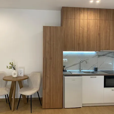 Lithos * Káto Loutrákion