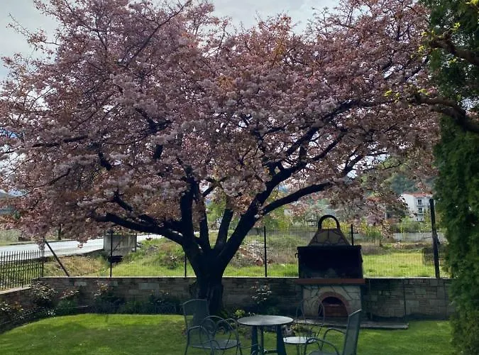 λίθος * Káto Loutrákion