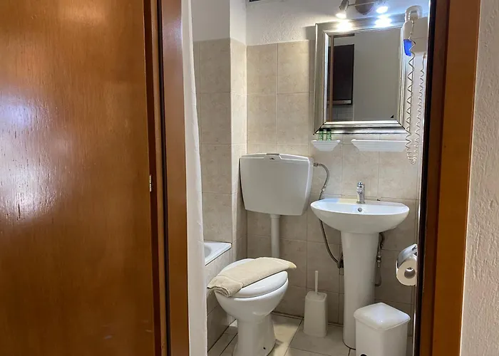 Διαμέρισμα λίθος Káto Loutrákion