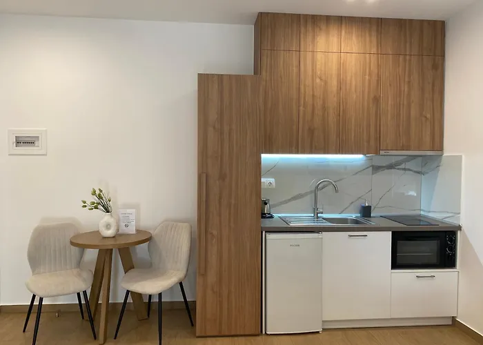 λίθος * Káto Loutrákion